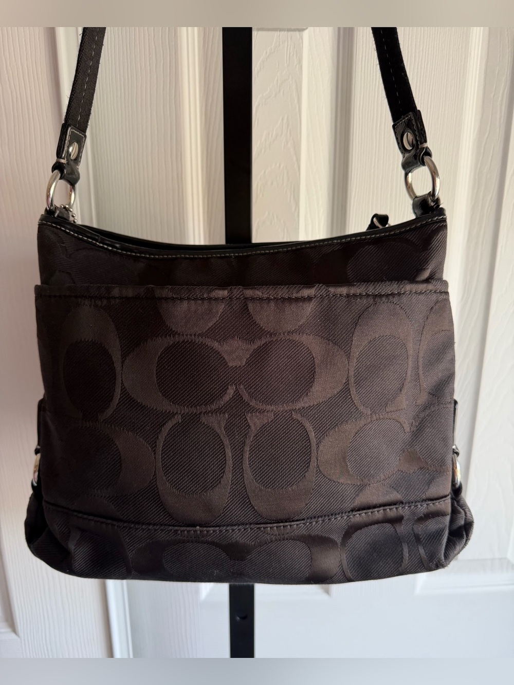 Coach Signature Crossbody Bag
Medium Black Y2K Jacquard Kyra - Picture 2 of 10
